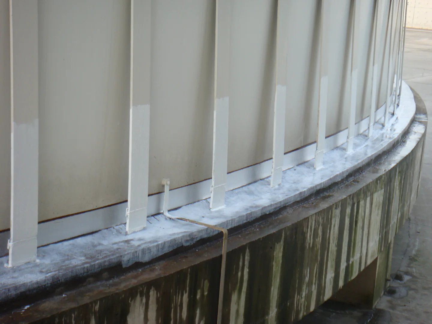Completed protection layers following the curve of the storage tank foundation edge.